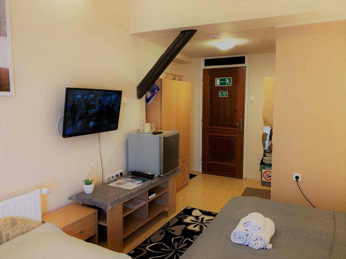 Palma Panzio Hotel Kaposvar Ngoại thất bức ảnh