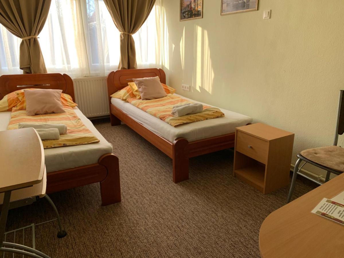 Palma Panzio Hotel Kaposvar Ngoại thất bức ảnh
